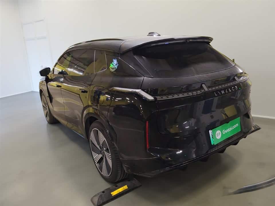 Lynk & Co 08 EM-P