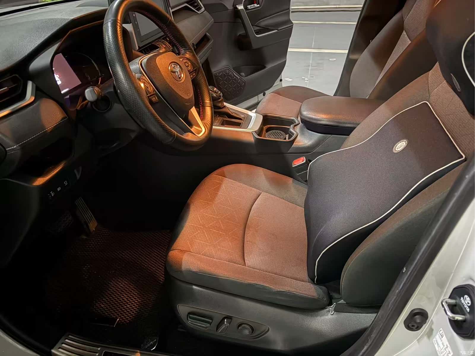 Toyota RAV4, 2020 8