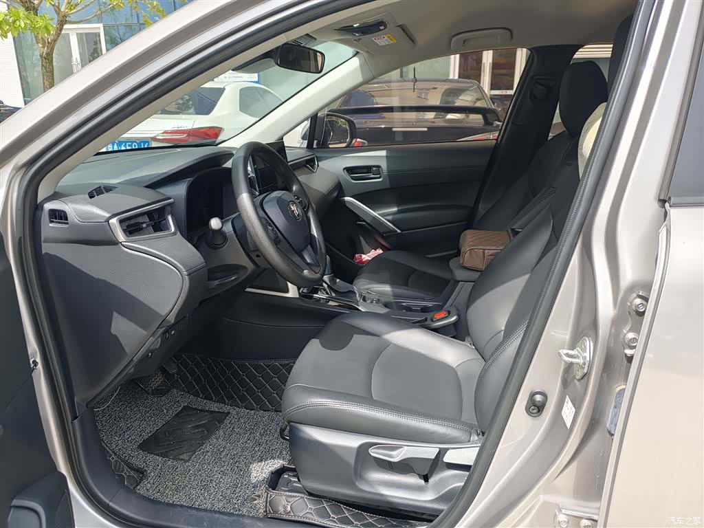 Toyota Corolla, 2025 4