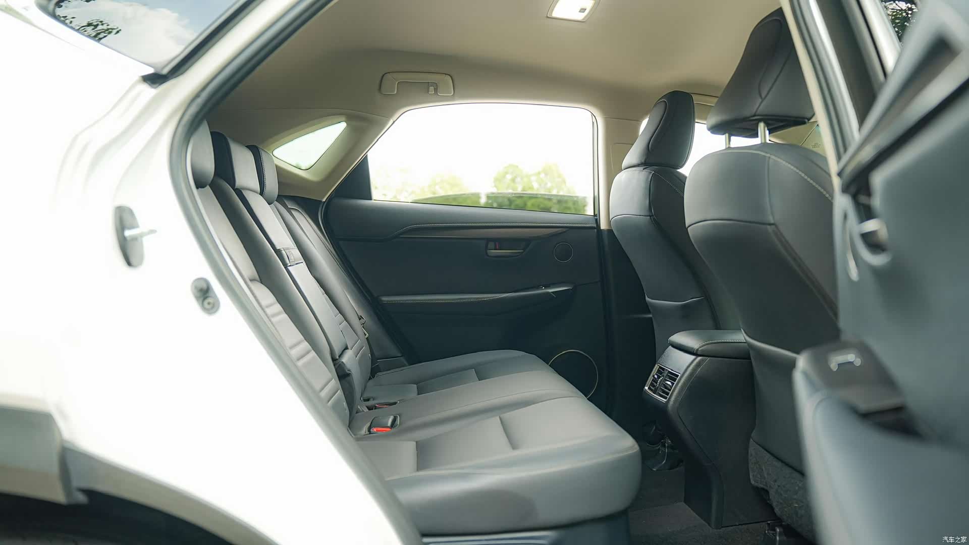 Lexus NX, 2018 11