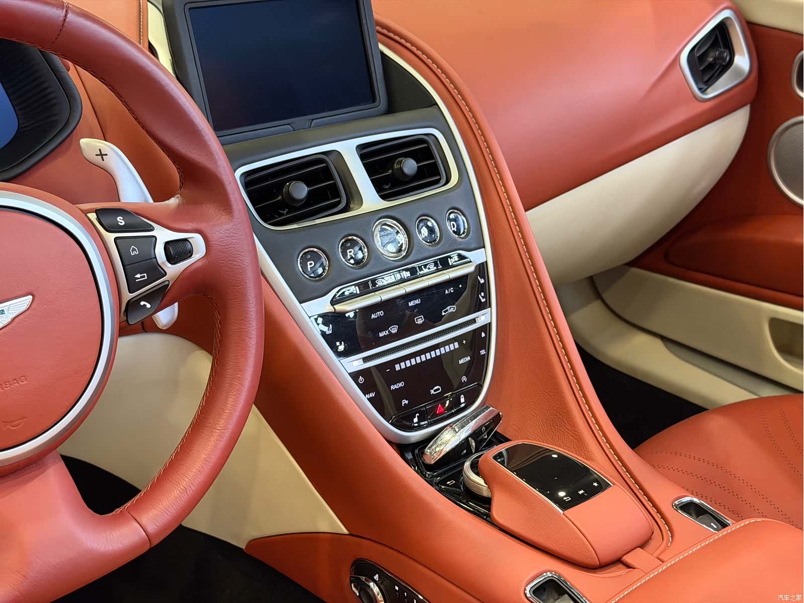 Aston Martin DB11, 2020 10