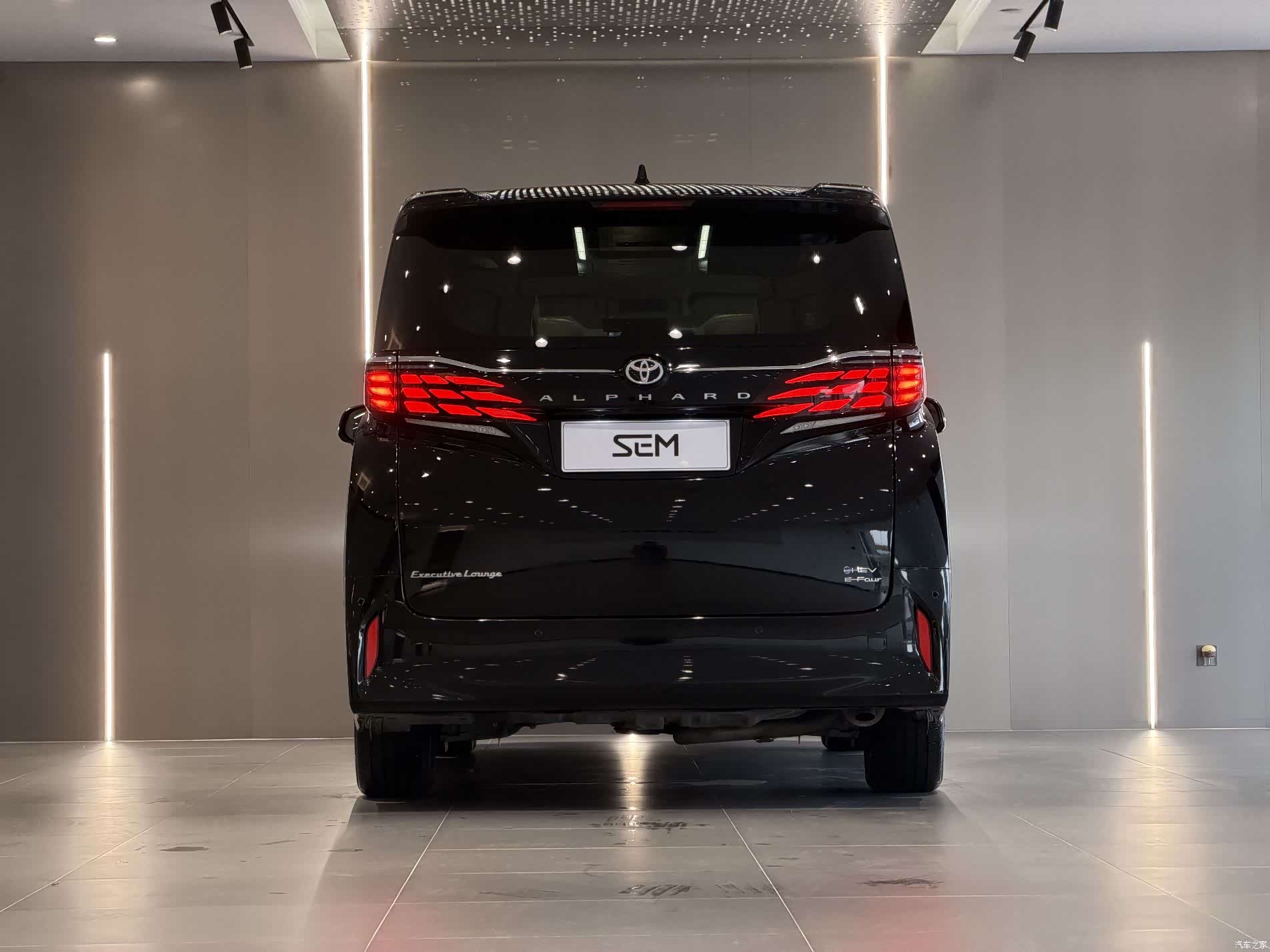 Toyota Alphard, 2023 все фото