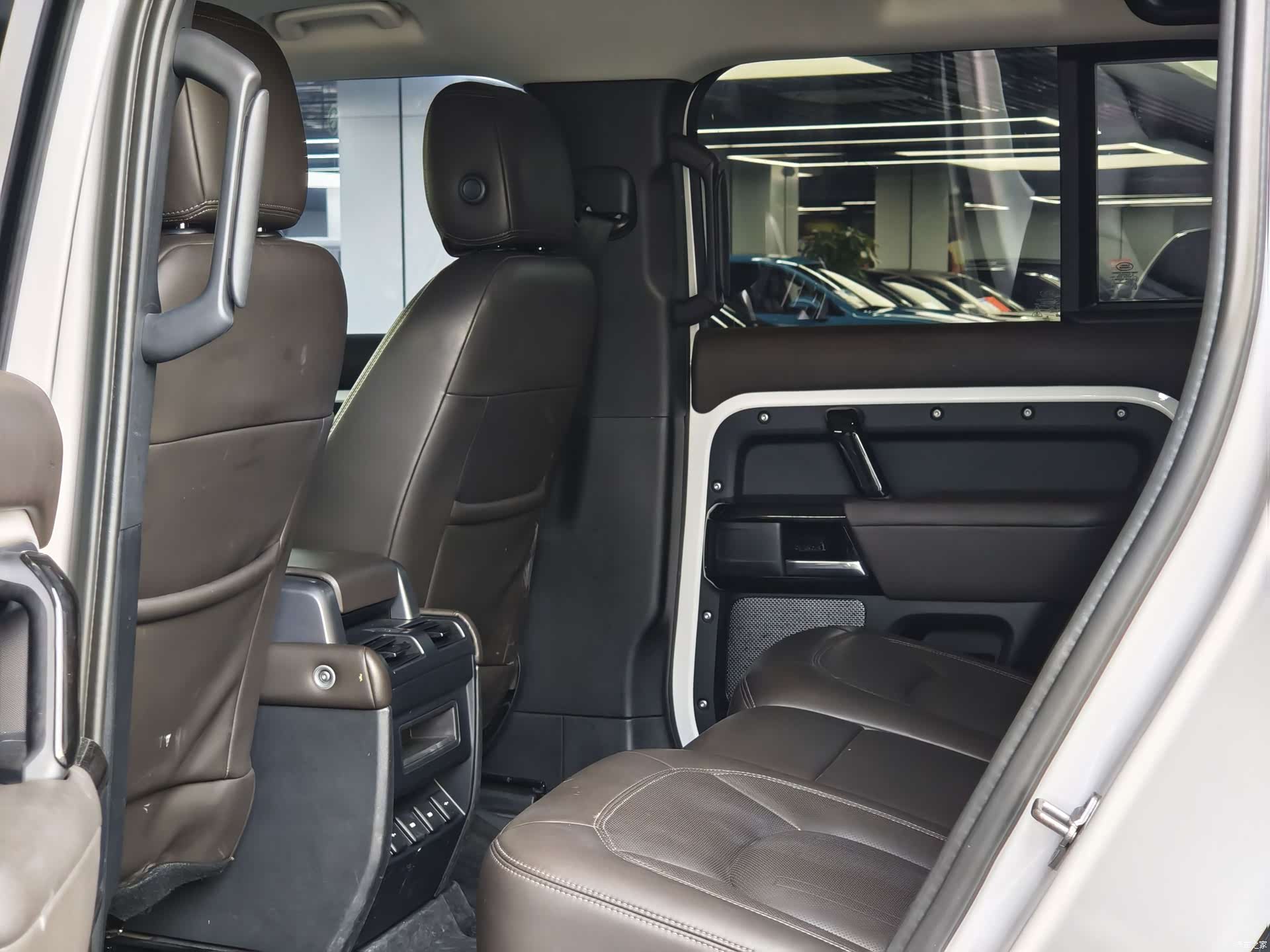Land Rover Defender, 2022 8
