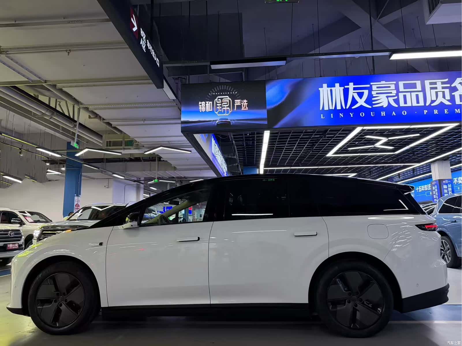 Li Auto i8, 2025 7