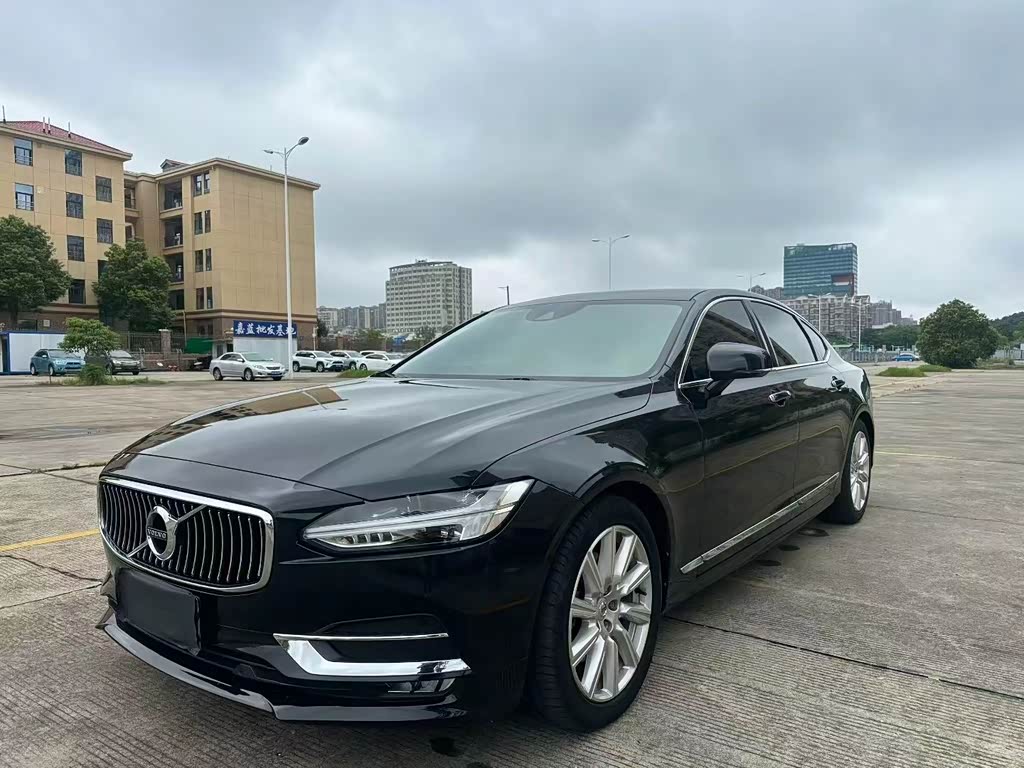 Volvo S90