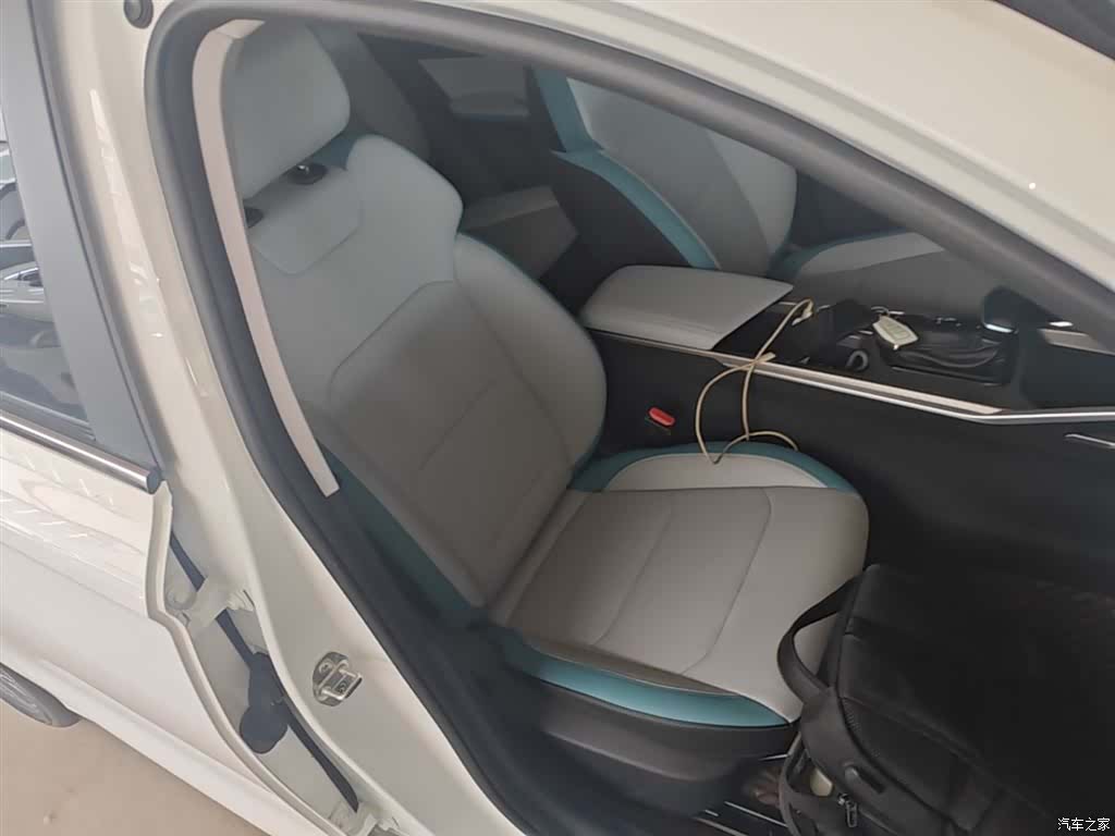 Geely Emgrand, 2025 25