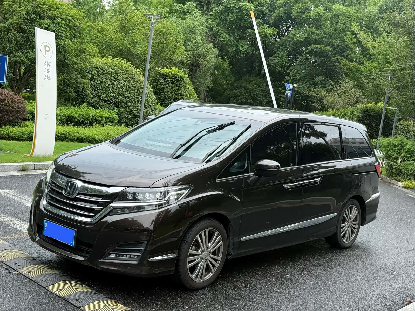 Honda Elysion, 2016 1