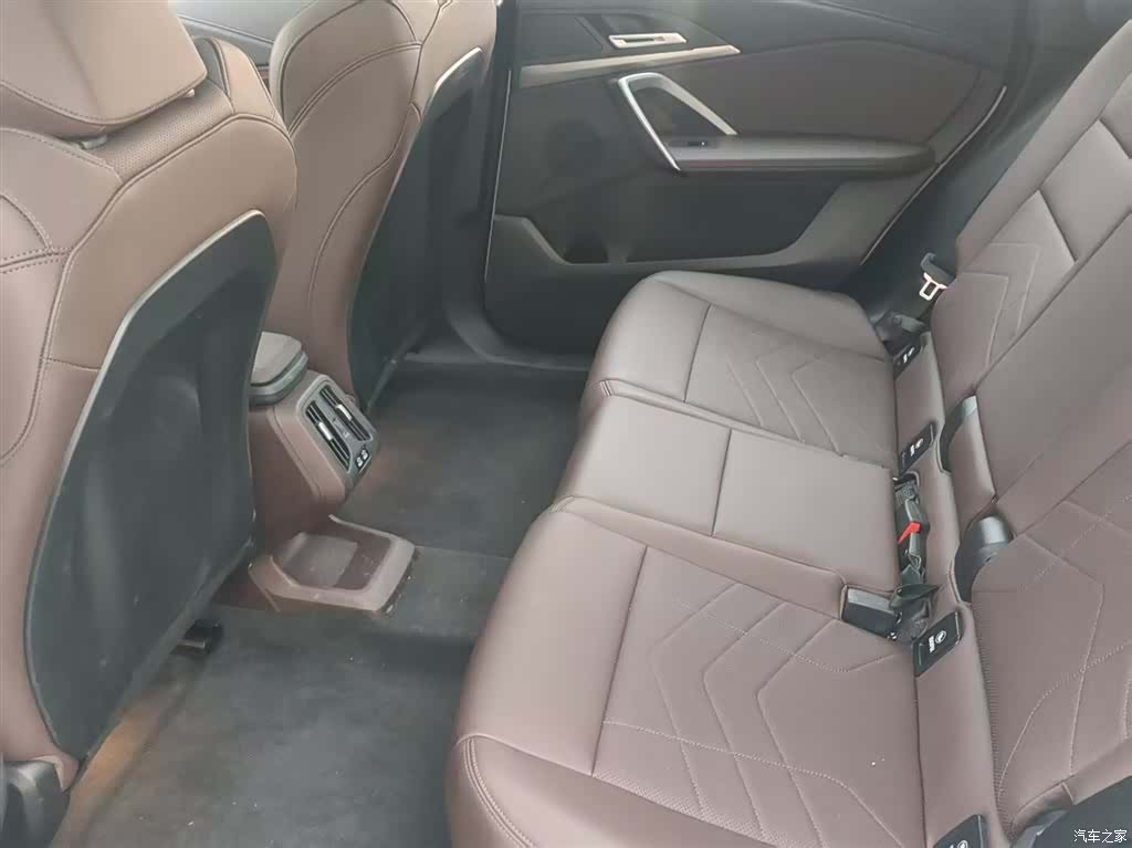 BMW iX1, 2025 10