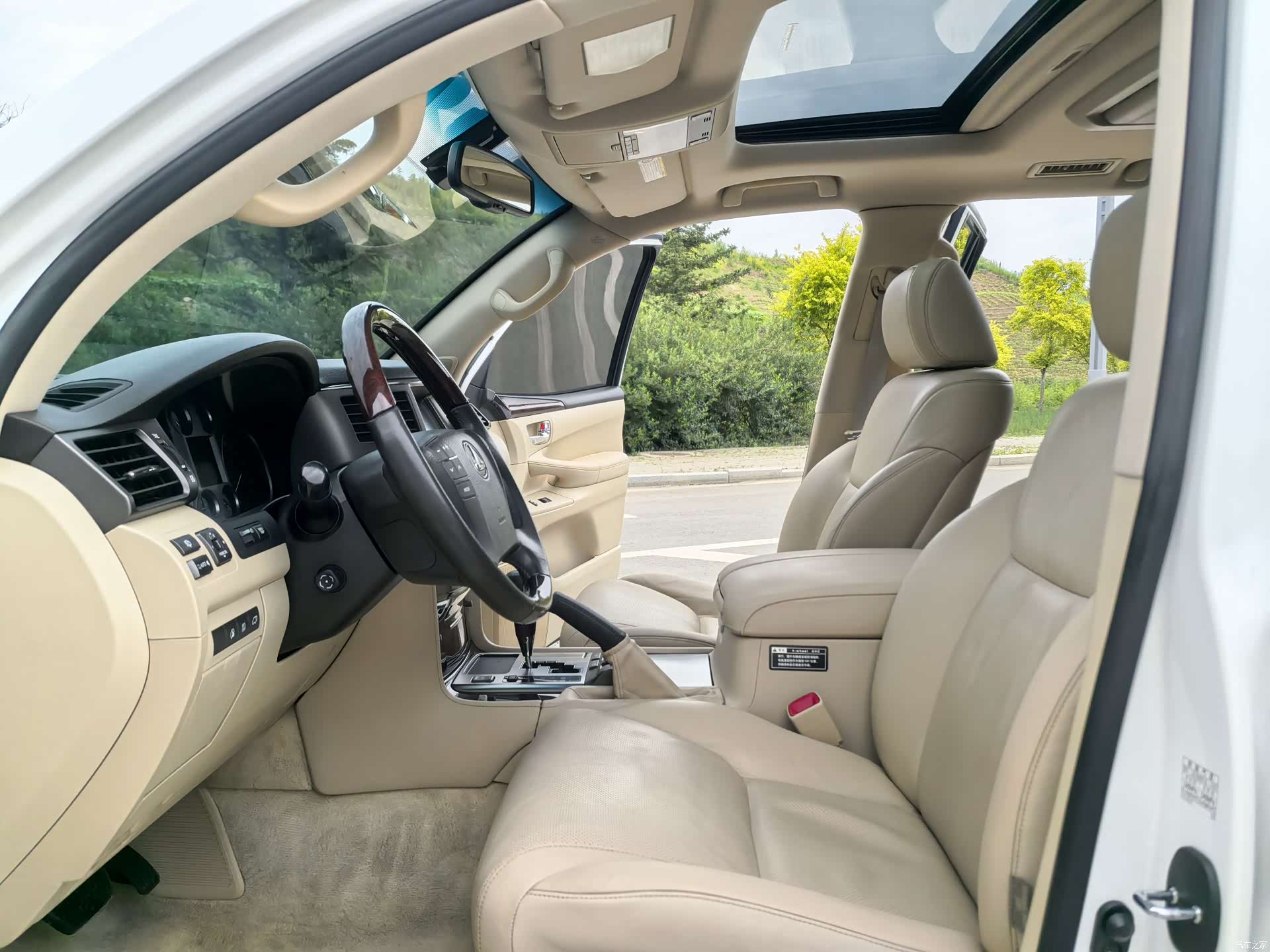 Lexus LX, 2009 8