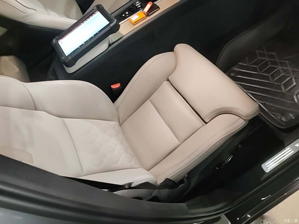 Volvo XC60, 2025 25