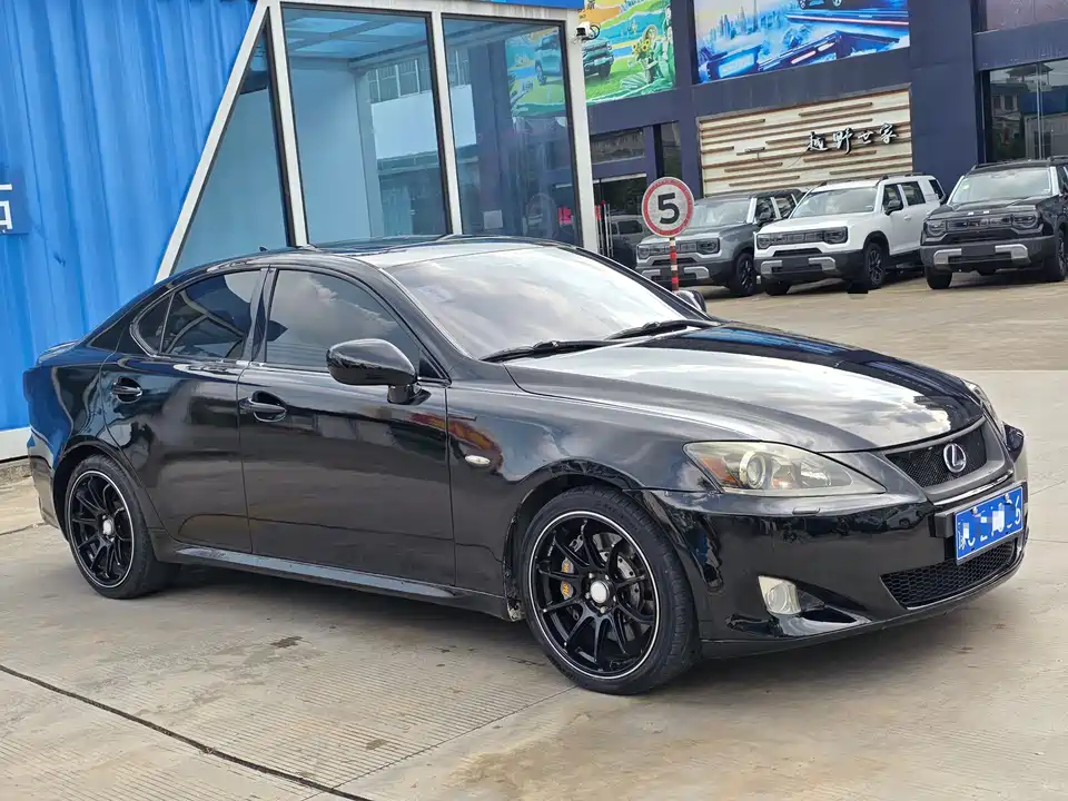 Lexus IS