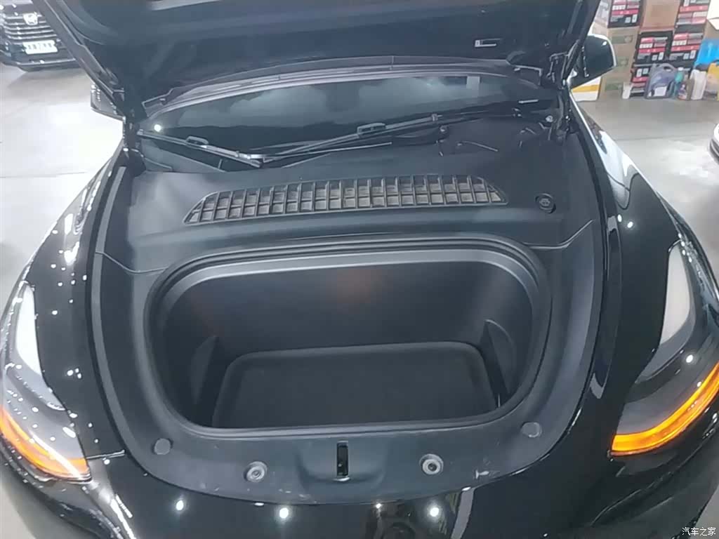 Tesla Model Y, 2023 20