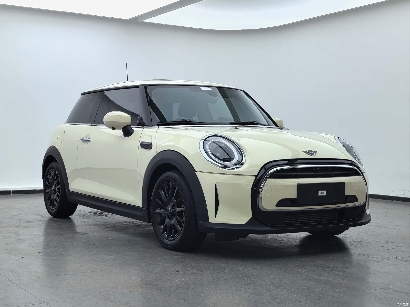 Mini ONE, 2022 3