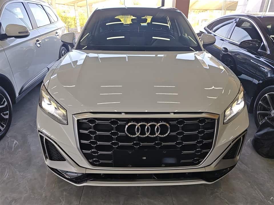Audi Q2L