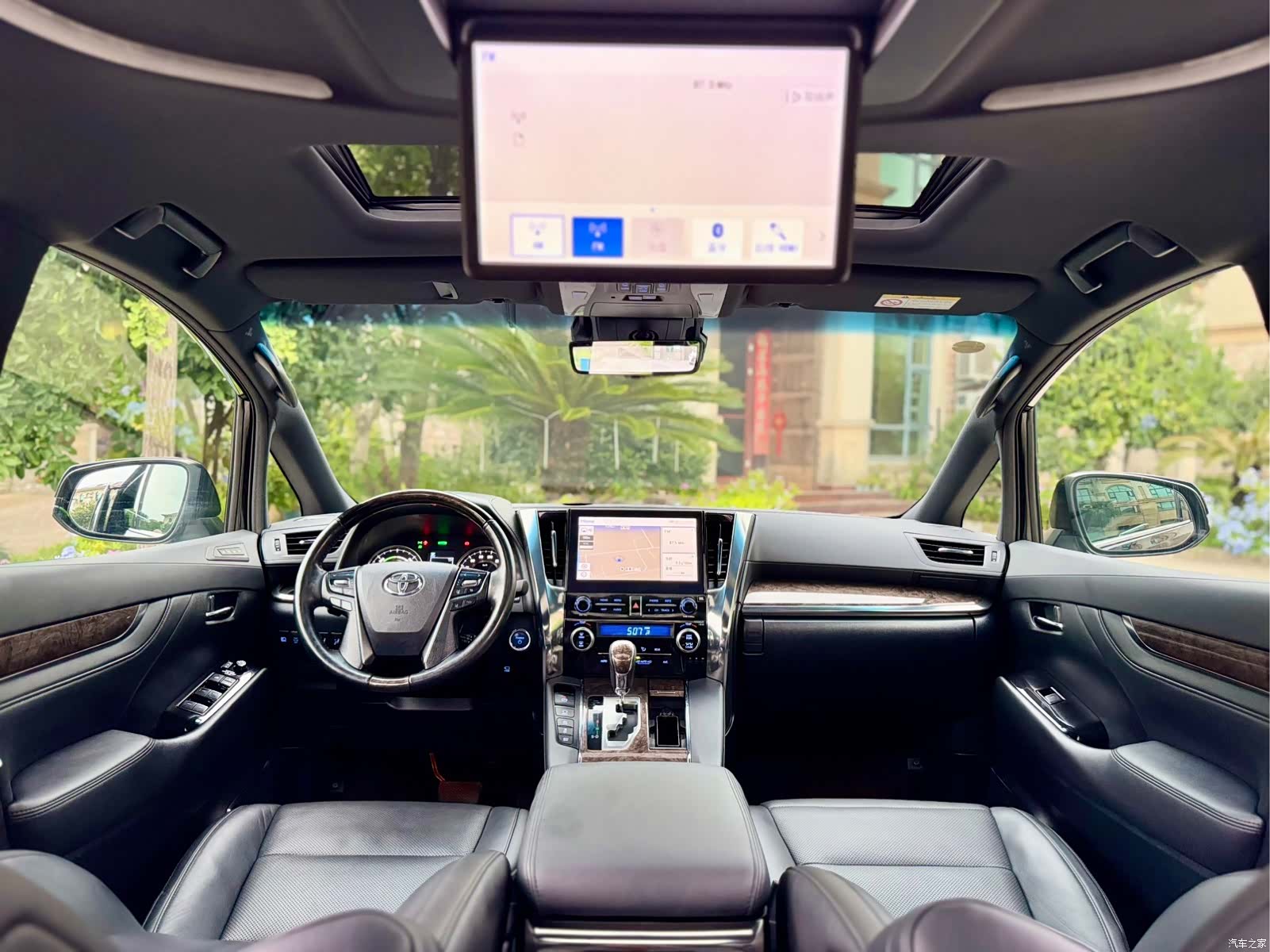 Toyota Vellfire, 2023 12