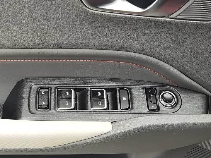 Baojun RC-6 2019 1.5T CVT 24 xiao shi zai xian Премиум