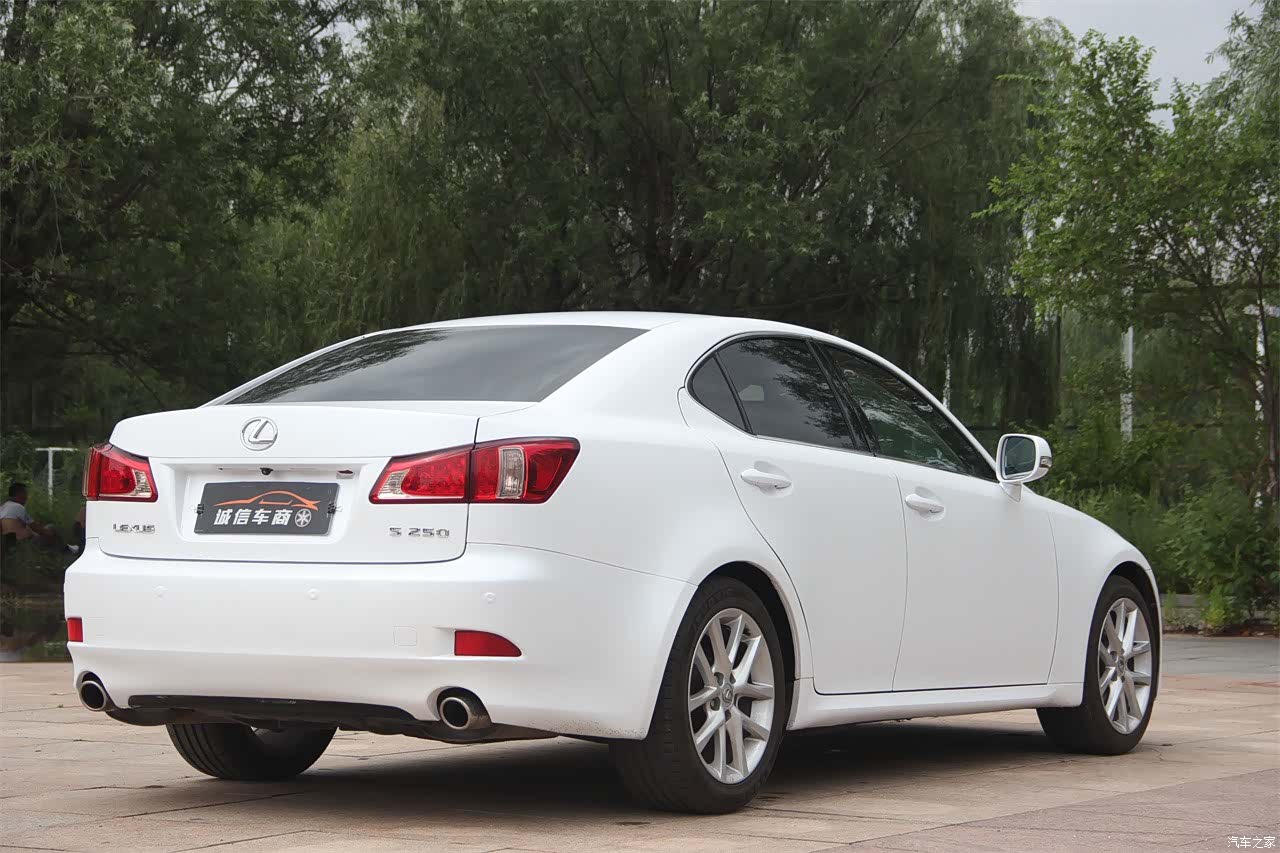 Lexus IS, 2012 7