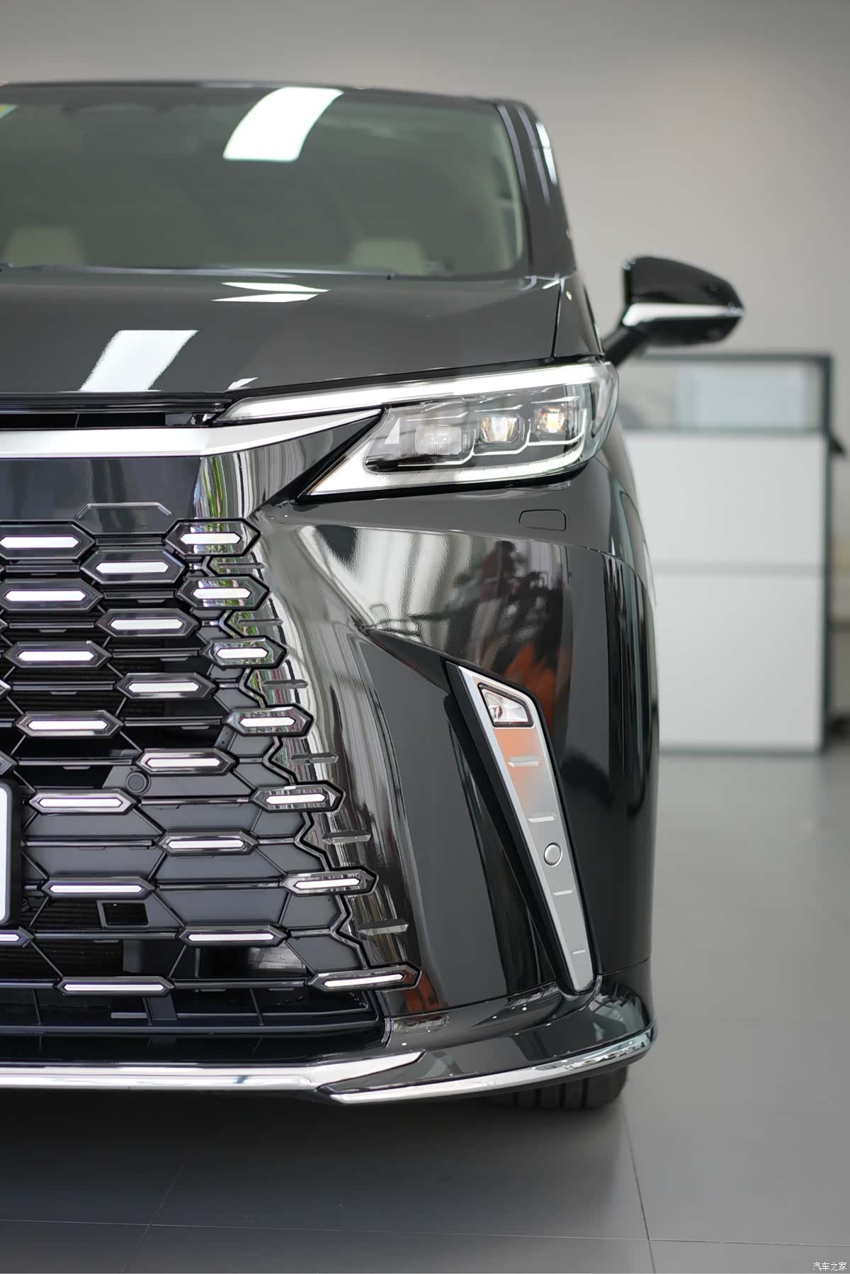 Lexus LM, 2025 2