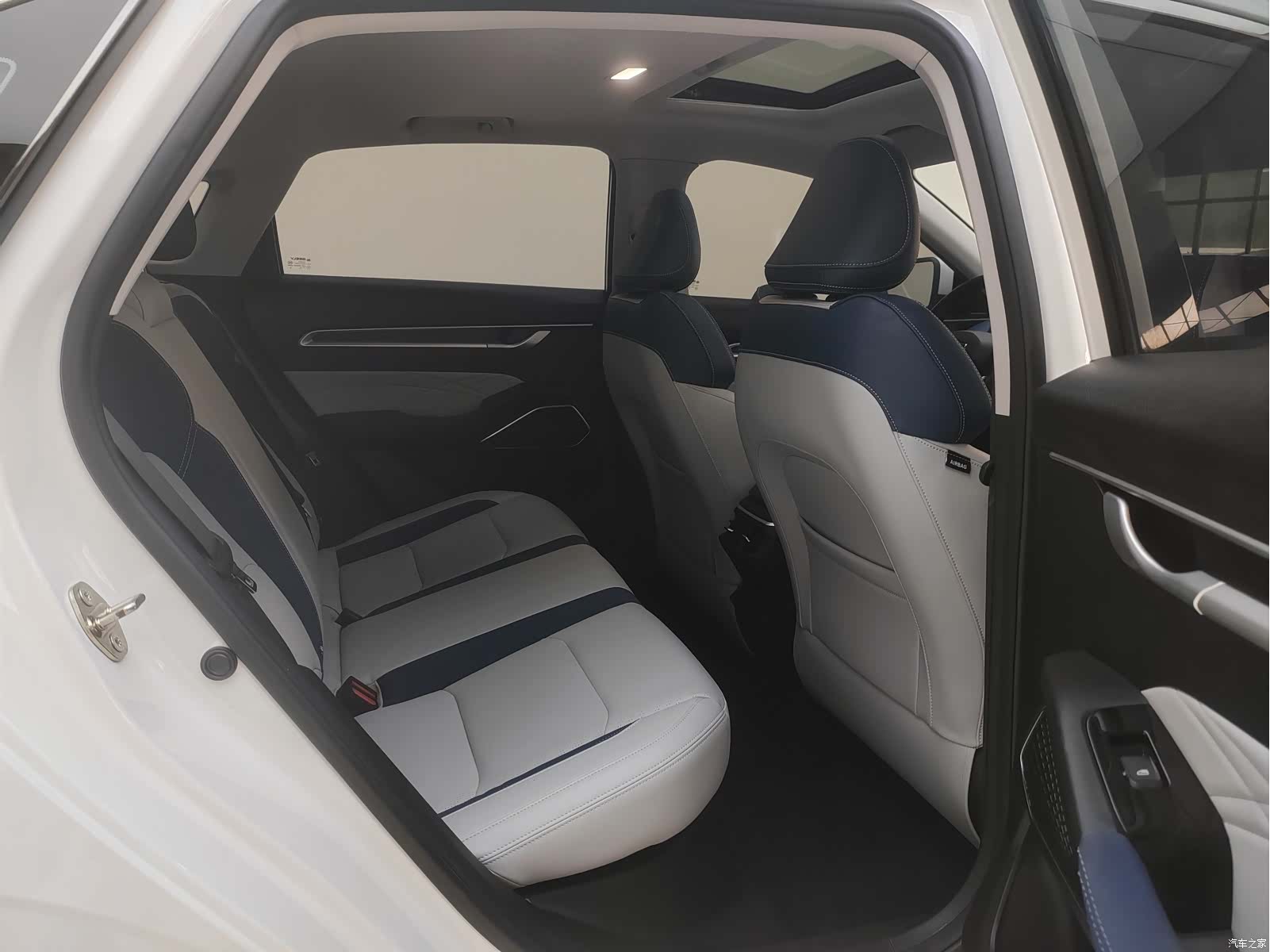 Geely Emgrand, 2022 10