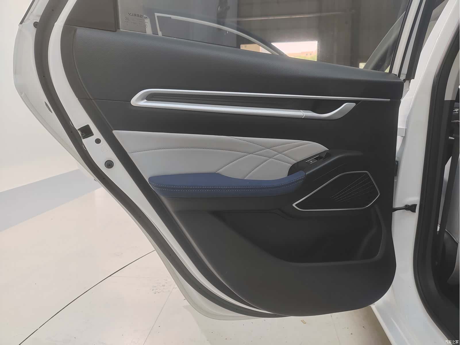 Geely Emgrand, 2022 20