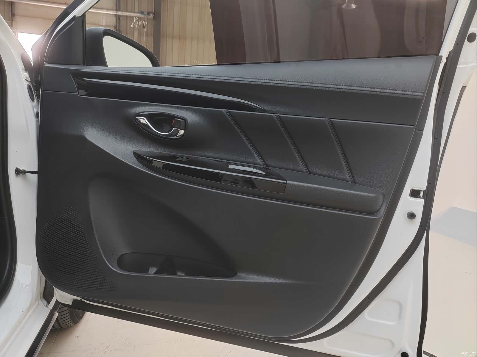 Toyota YARiS L, 2022 21
