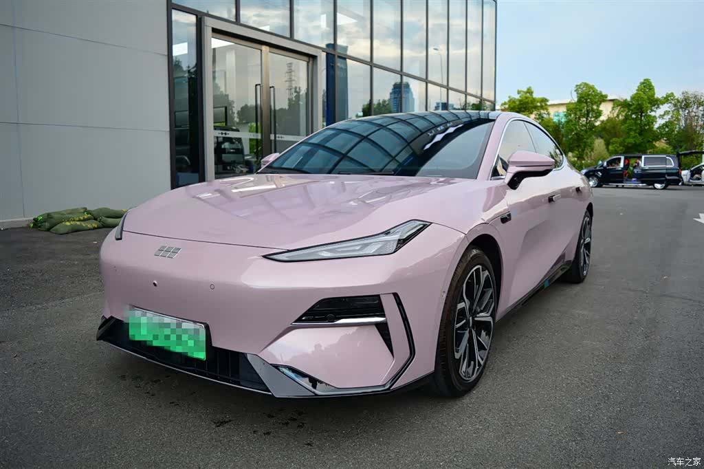 Geely E8, 2025 1