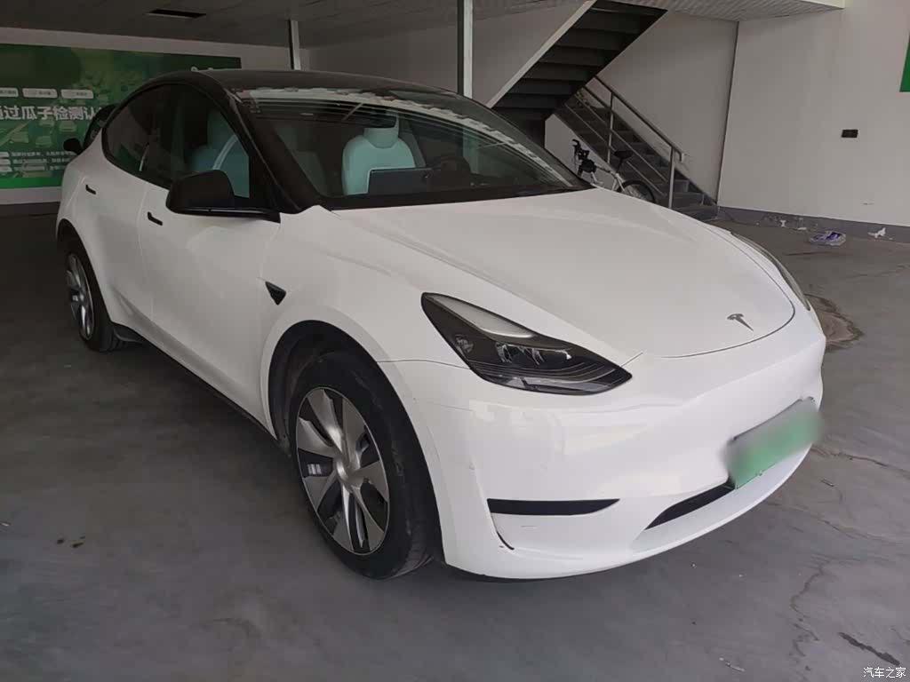Tesla Model Y, 2022 4
