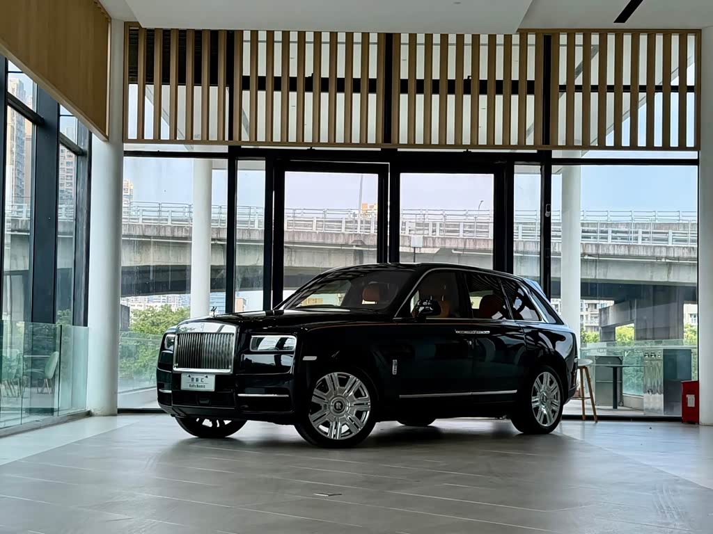 Rolls-Royce Cullinan 2024 мест