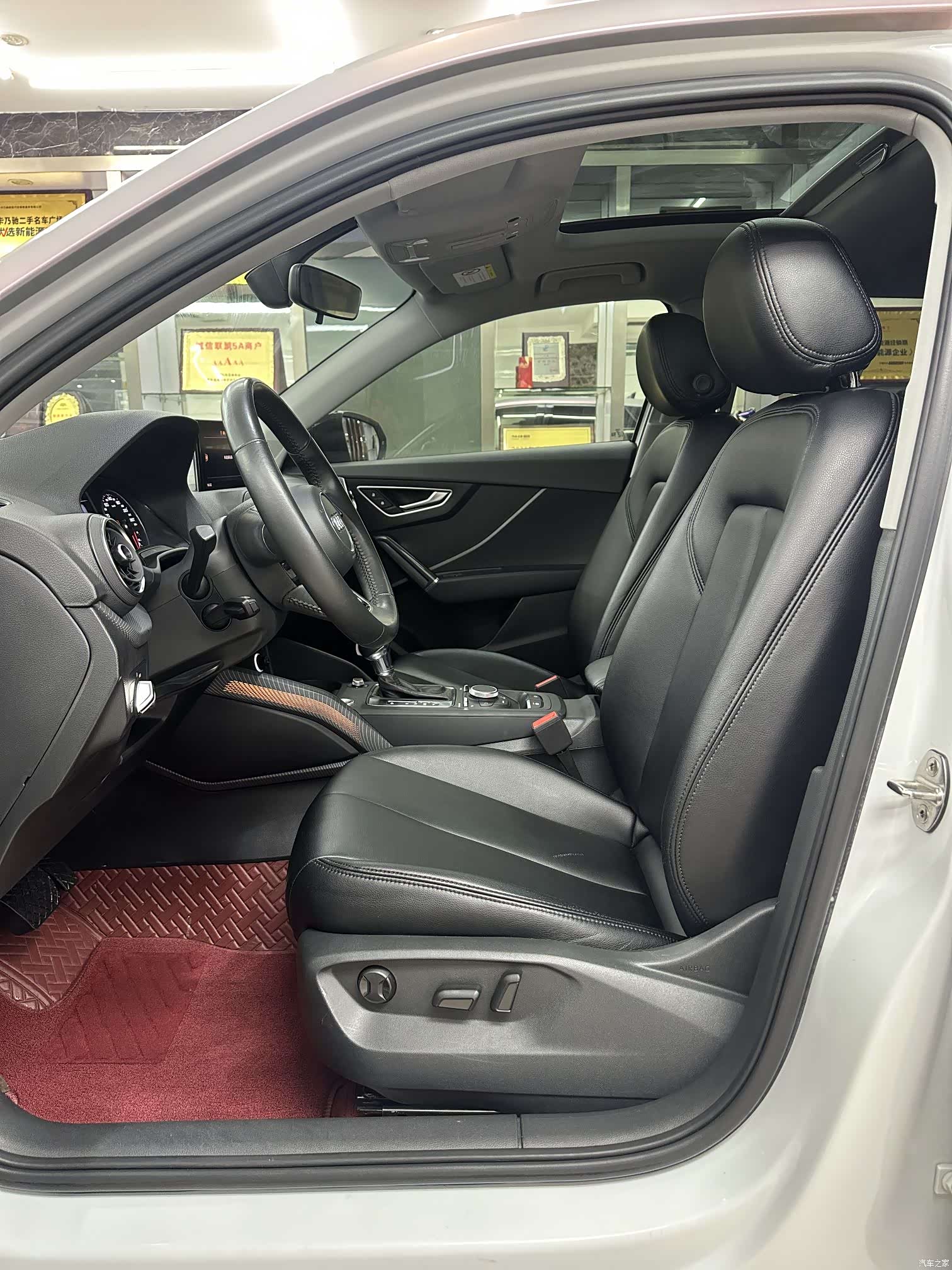 Audi Q2L, 2019 8