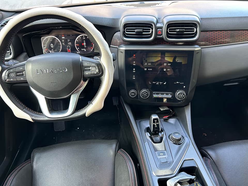 Lynk & Co 03