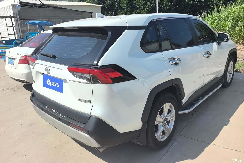 Toyota RAV4, 2023 3