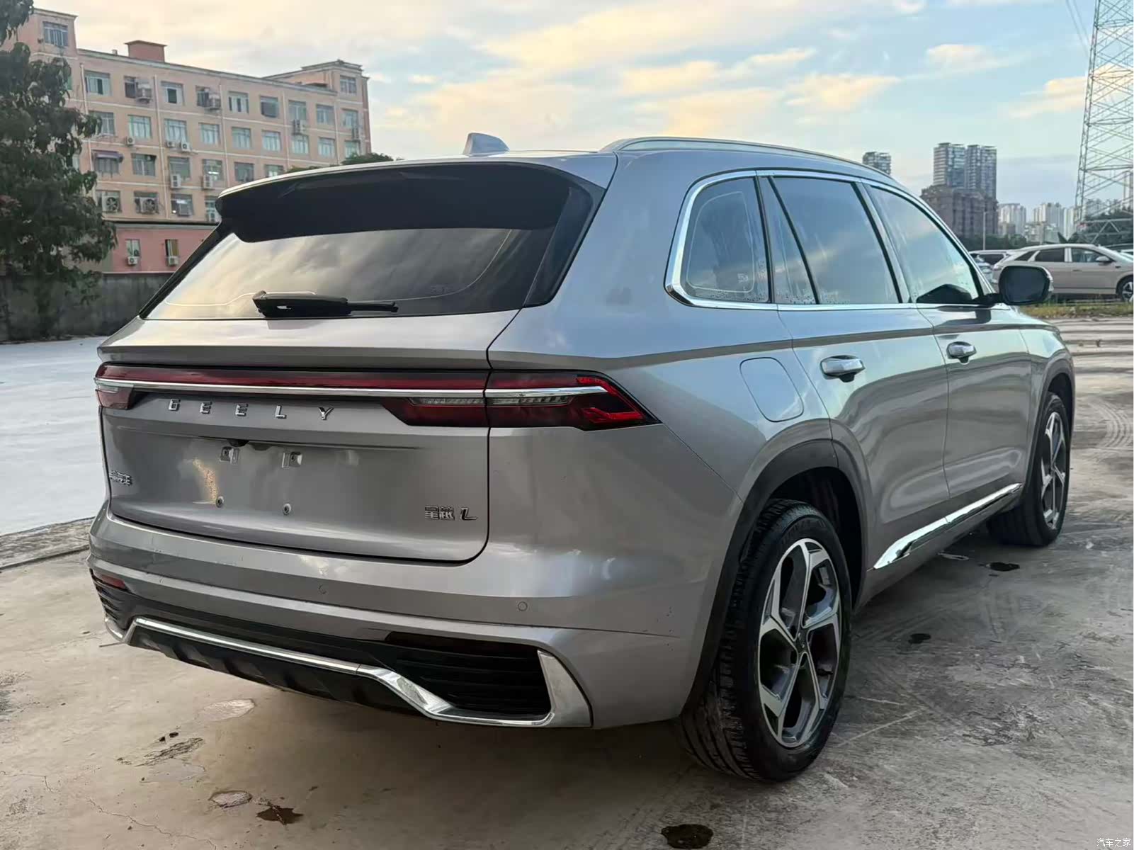 Geely Xingyue L, 2024 13