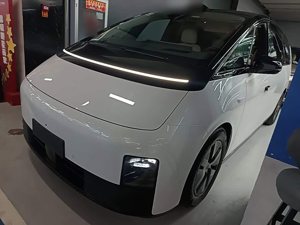 Li Auto MEGA