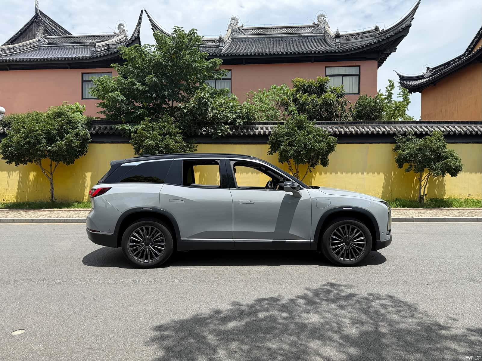 NIO ES8, 2021 4