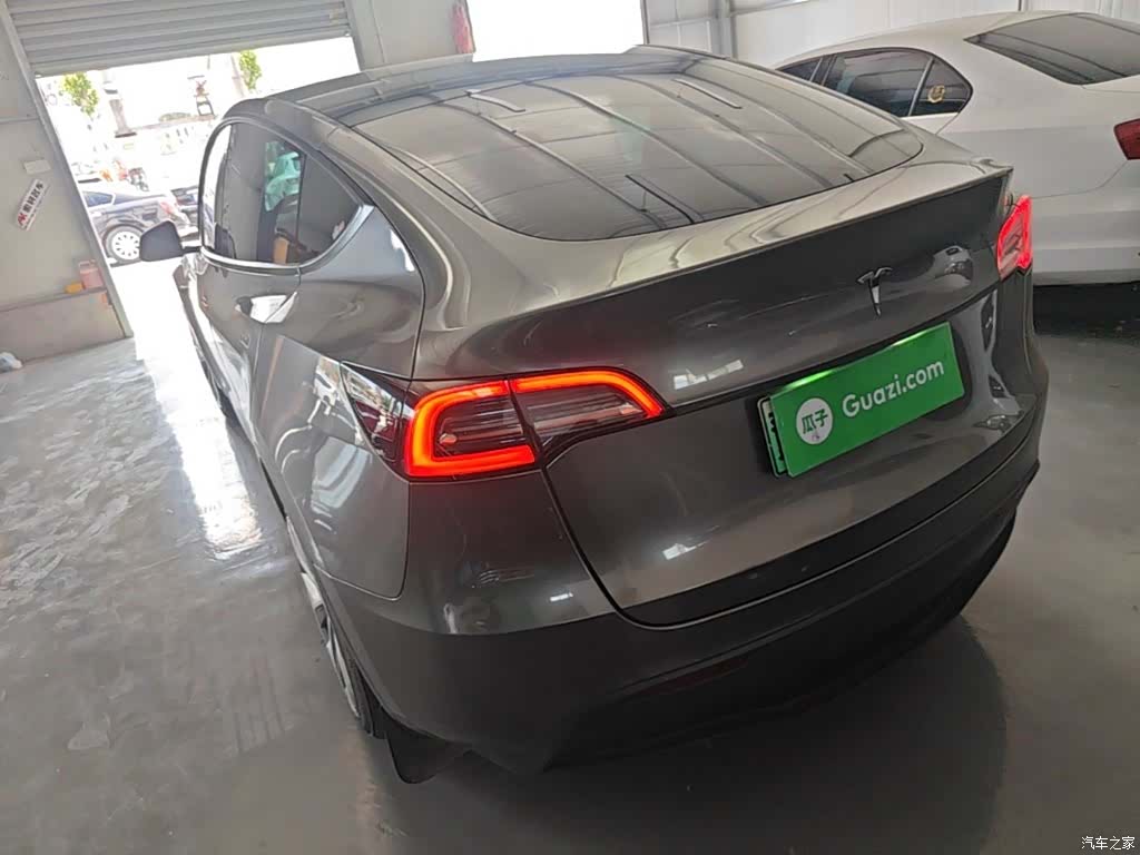 Tesla Model Y, 2021 все фото