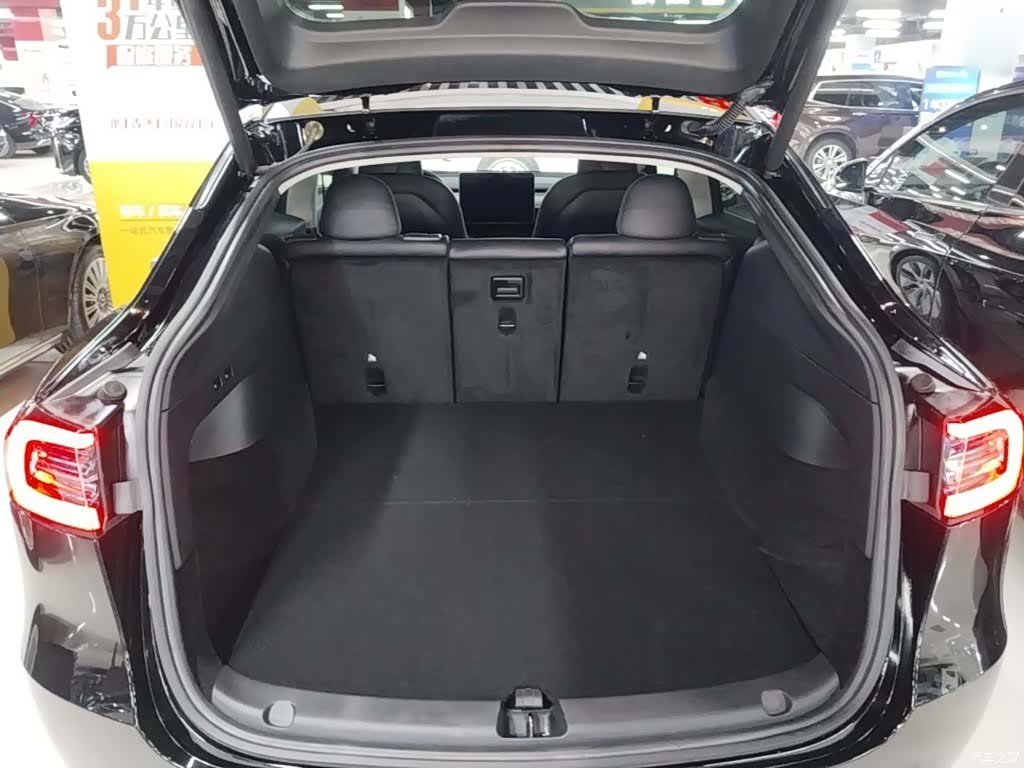 Tesla Model Y, 2023 19