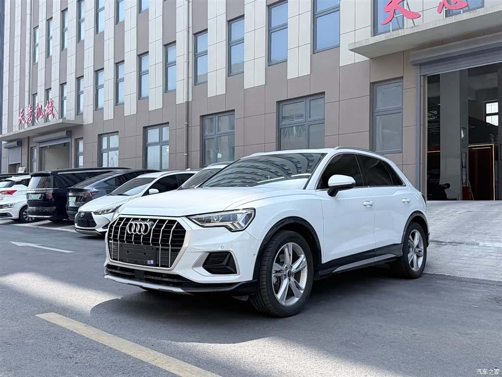 Audi Q3, 2023 1