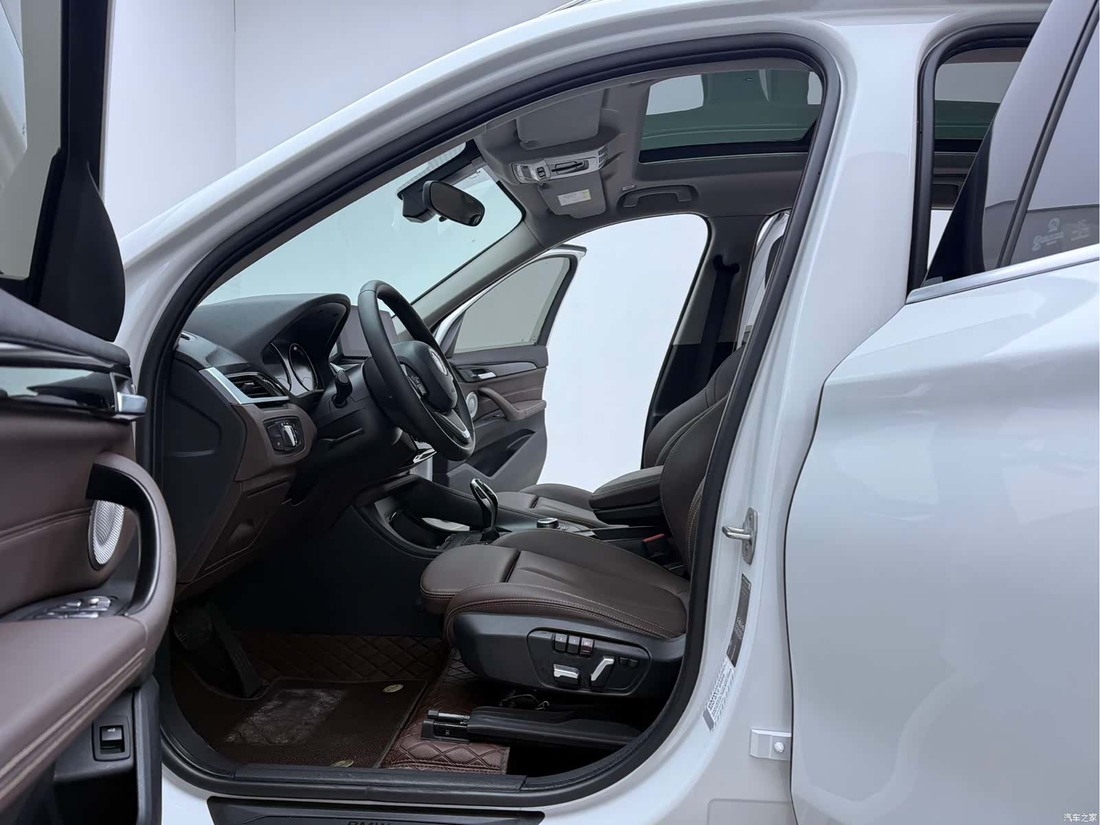 BMW X1, 2022 все фото