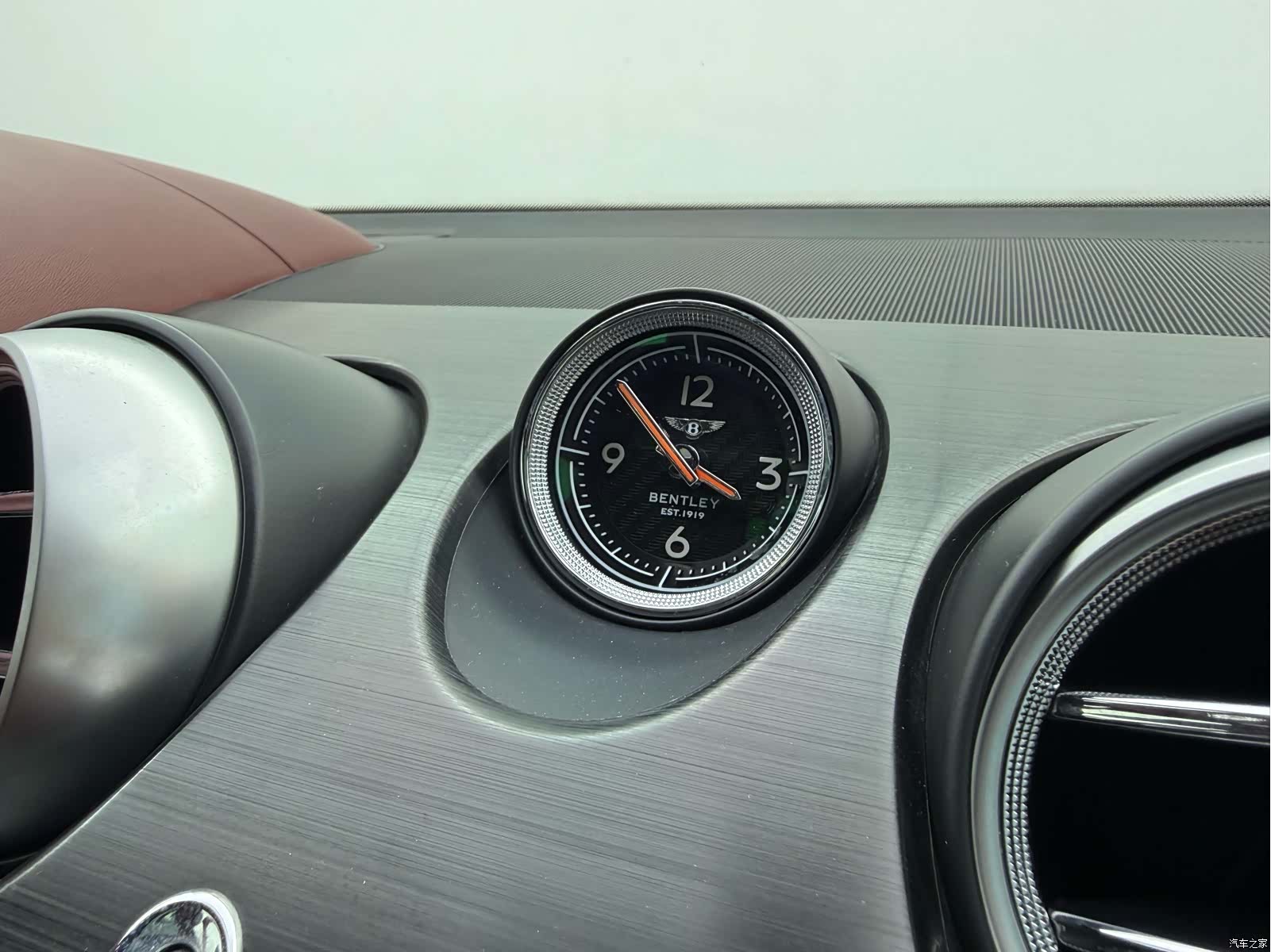 Bentley Bentayga, 2018 16
