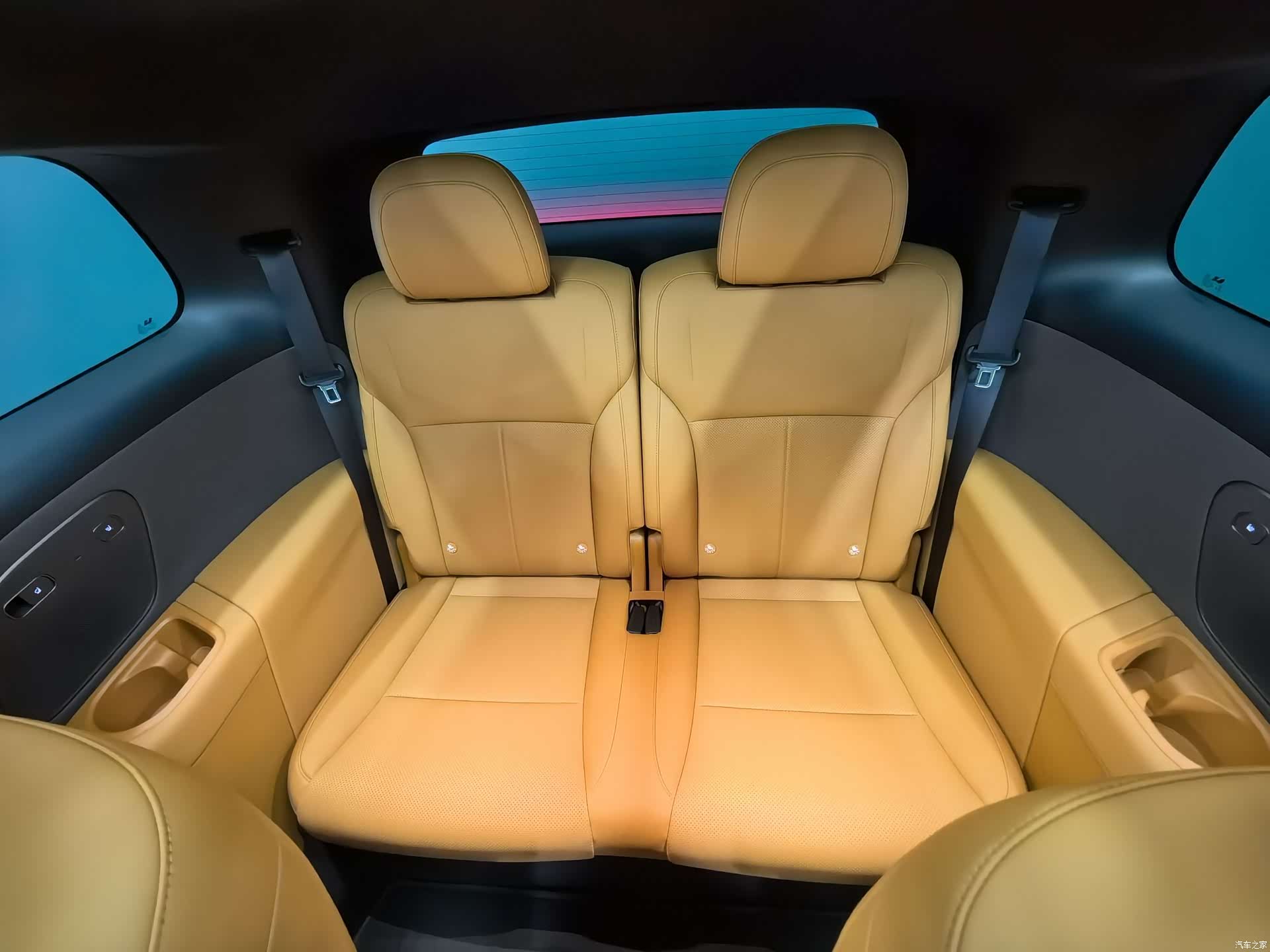 Li Auto i8, 2025 10