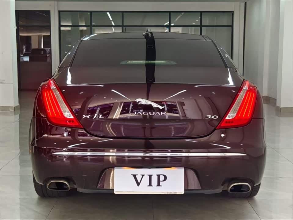 Jaguar XJ