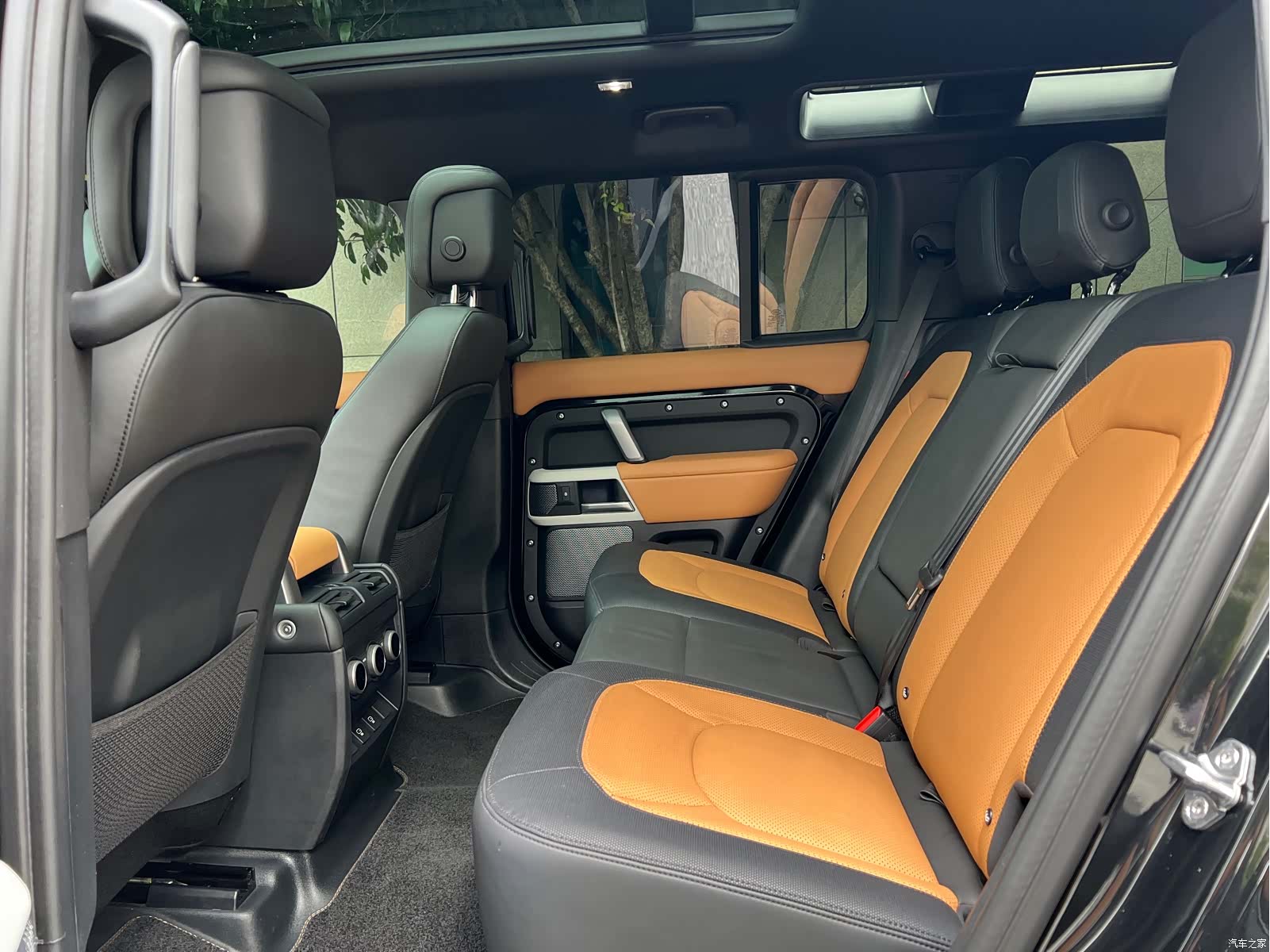 Land Rover Defender, 2024 6