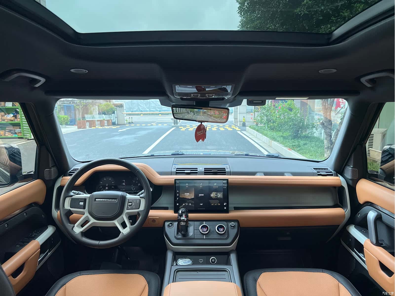 Land Rover Defender, 2024 4