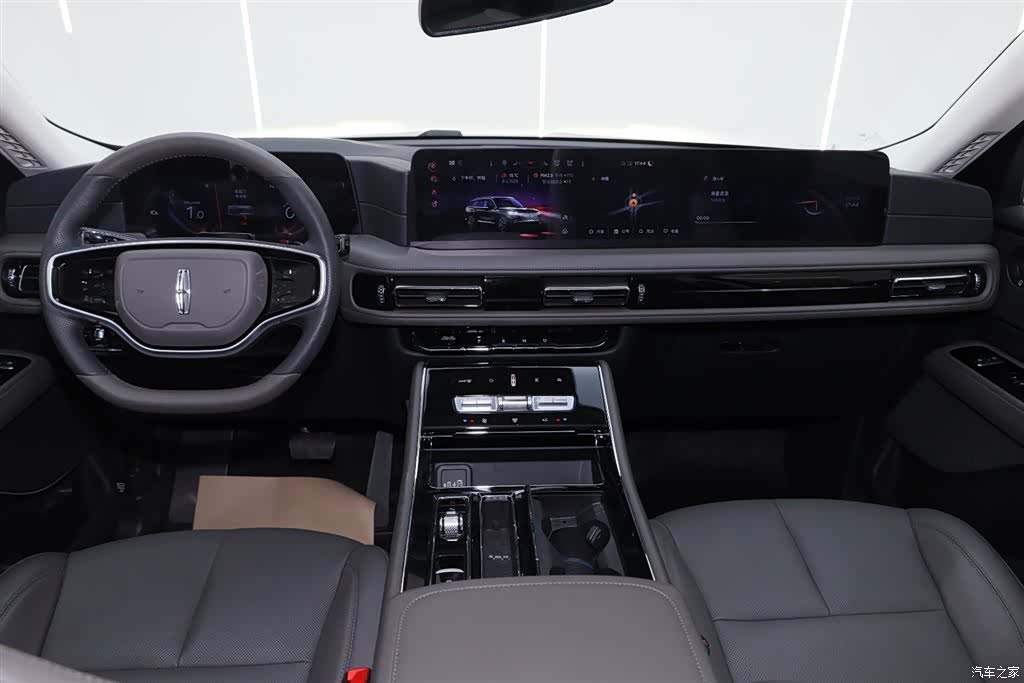 Lincoln Aviator, 2025 14