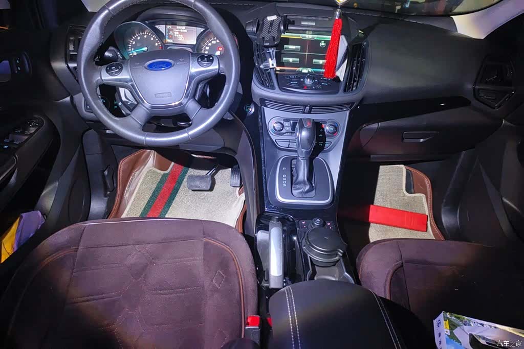 Ford Kuga, 2015 12