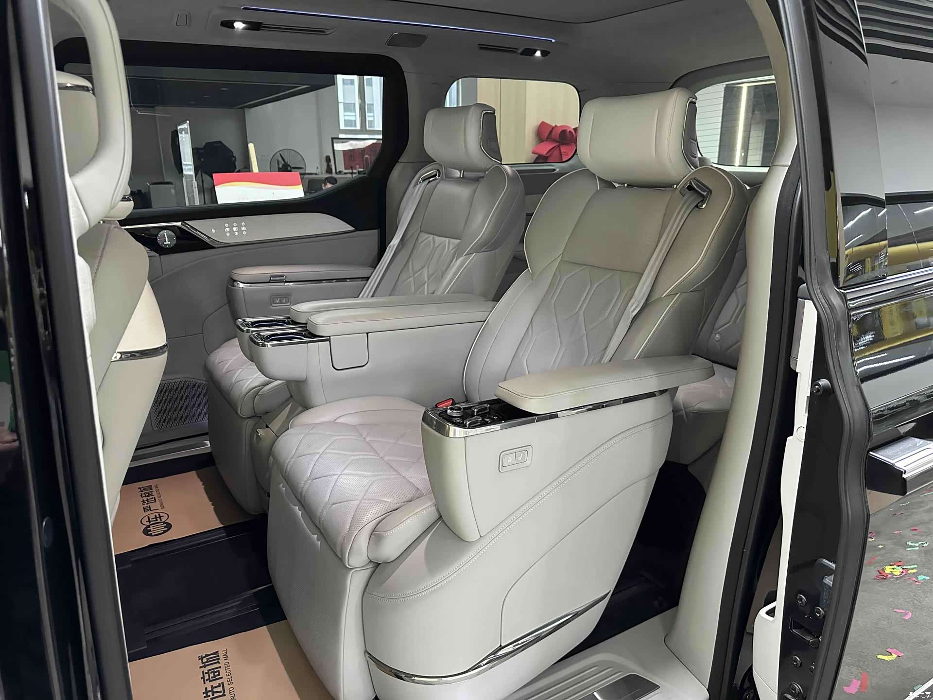Volvo EM90, 2024 6