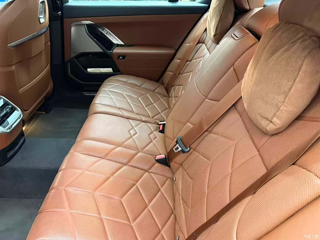 BMW i7, 2025 9