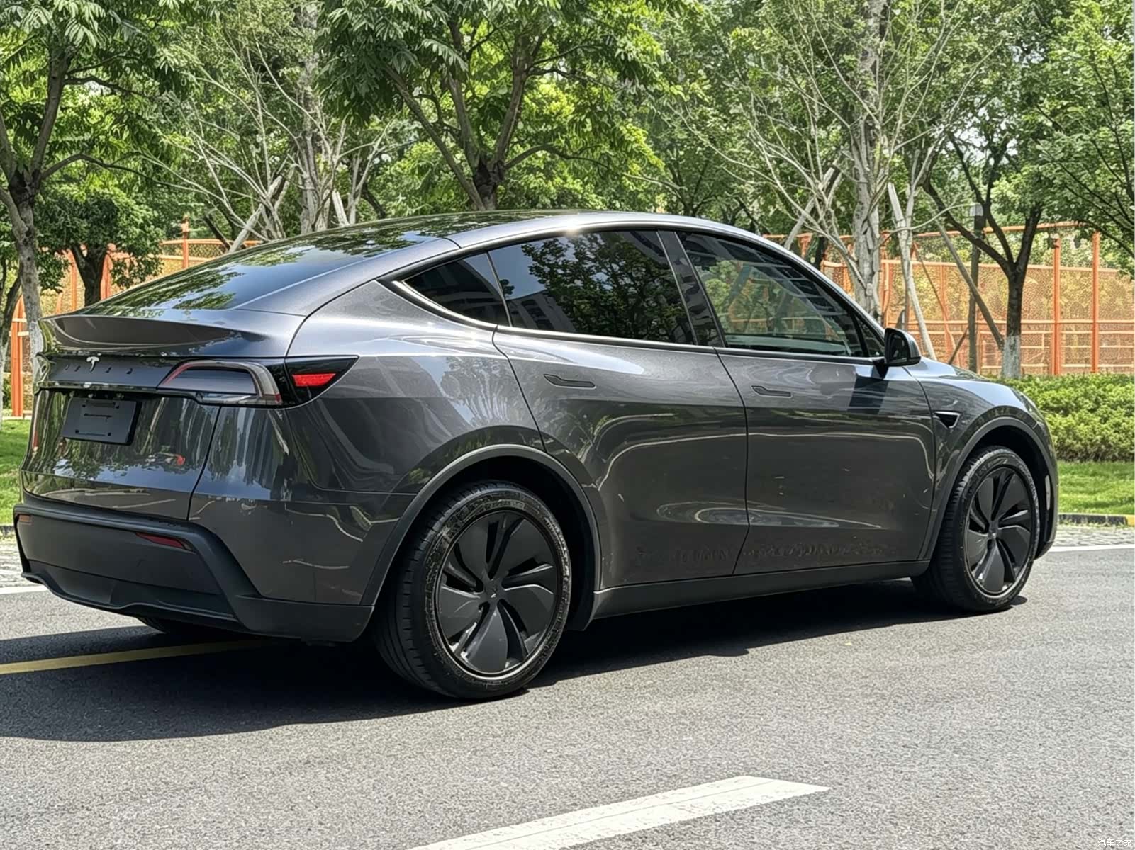 Tesla Model Y, 2025 9