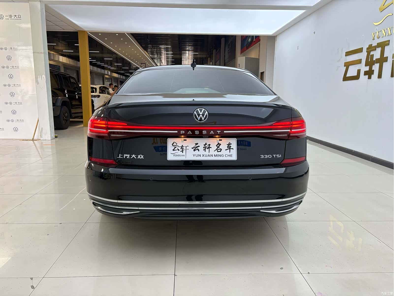 Volkswagen Passat, 2022 все фото
