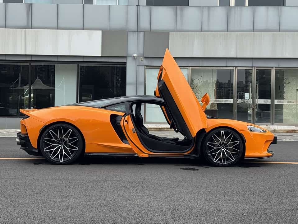 McLaren GT